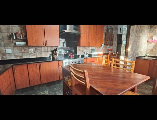 6 BEDROOM HOUSE FOR SALE IN PRETORIA GARDENS